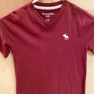 Boys Abercrombie maroon v neck shirt